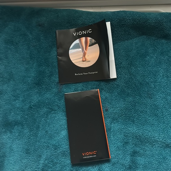 Vionic Beach “Marshall” Canvas Slip On Sneakers NWT&B Vapor (light gray) Size 9W - Picture 8 of 11